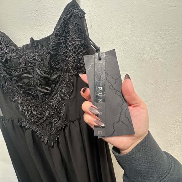 Elegant Black Lace Dress - Picture 5 of 6